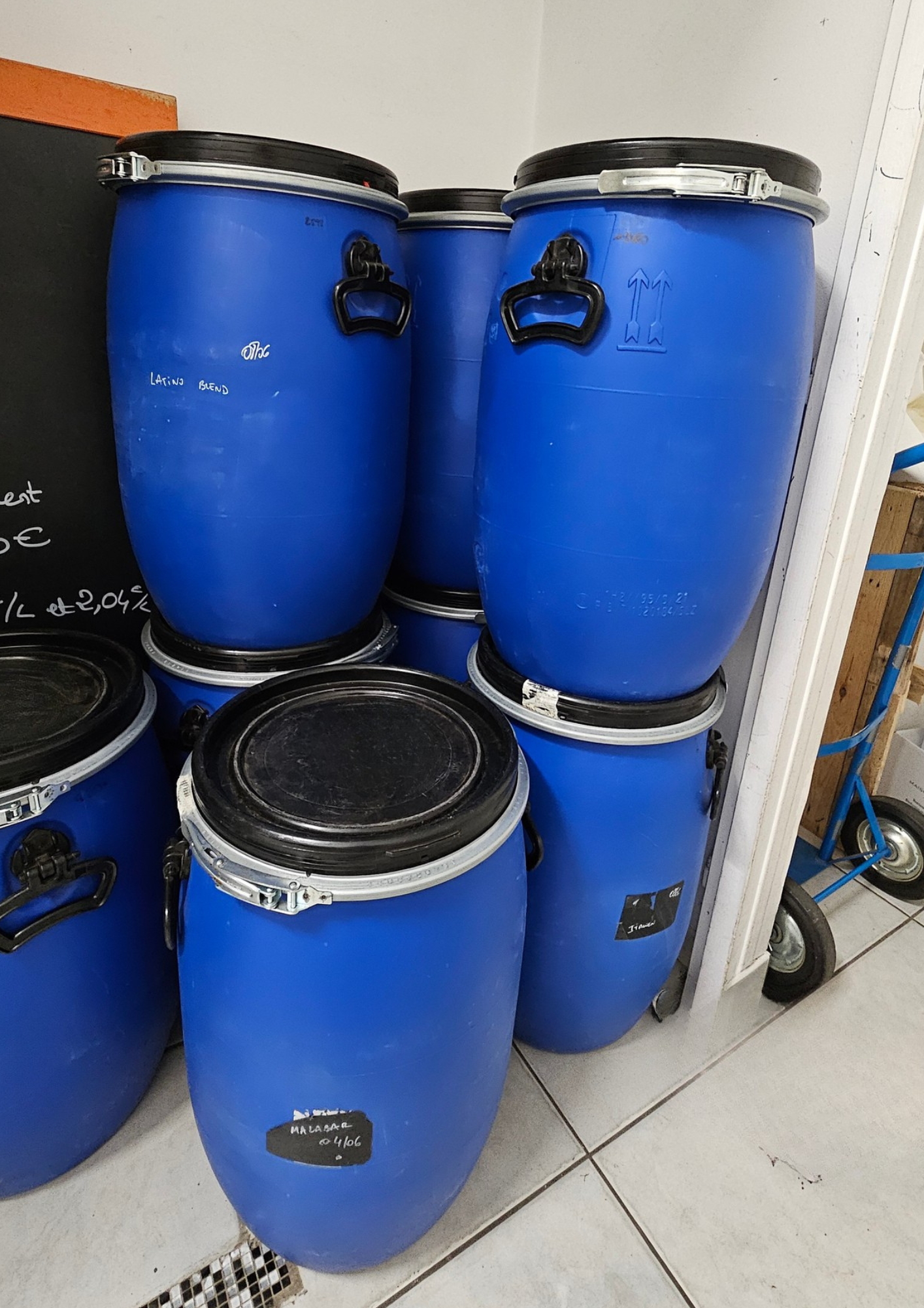 Grain de café en plein dégazage après torréfaction